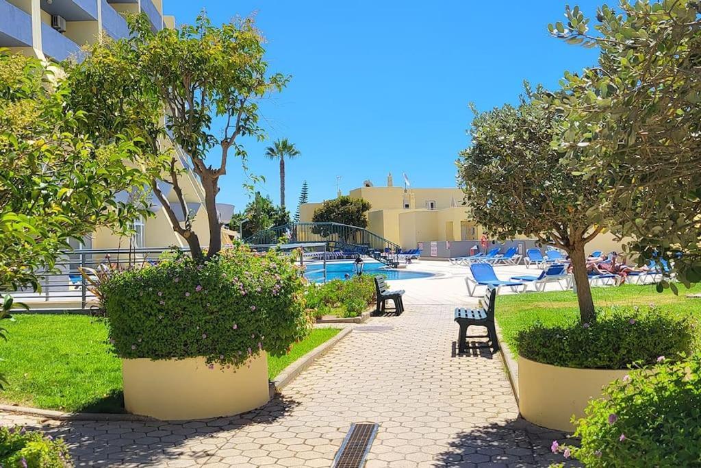 Lagos-Piscine Et Mer- Condominio Do Mar Exteriör bild